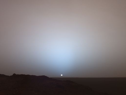 Sonnenuntergang auf dem Mars (Courtesy of NASA / JPL / Texas A&M / Cornell)