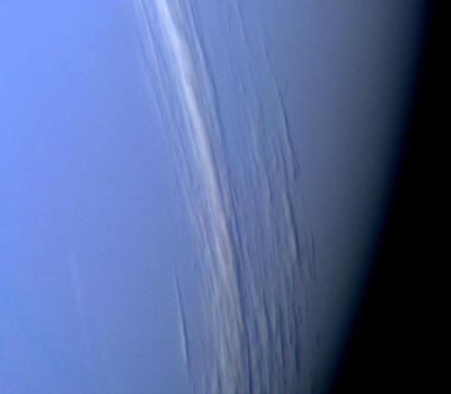 Hochliegende Wolkenformationen in der Neptun-Atmosphäre (NASA / JPL)