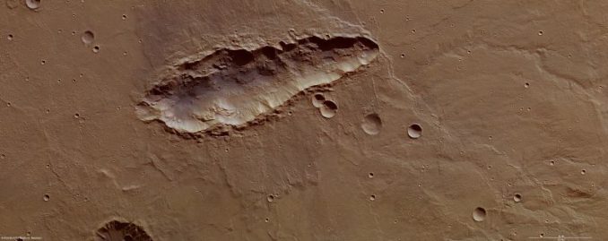 Länglicher Einschlagkrater auf dem Mars. (ESA/DLR/FU Berlin (G. Neukum))