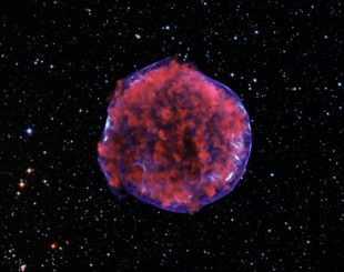 Der Tycho Supernova-Überrest. (X-ray: NASA/CXC/Rutgers/K.Eriksen et al.; Optical: DSS)