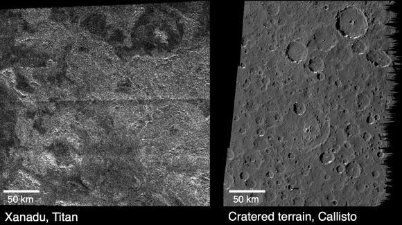 Vergleich der Oberflächen von Titan und Callisto (NASA/JPL-Caltech)
