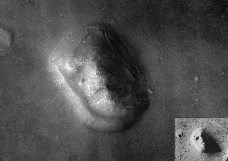 Das Marsgesicht, aufgenommen vom Mars Reconnaissance Orbiter (NASA), unten links das Bild von Viking 1 (NASA)