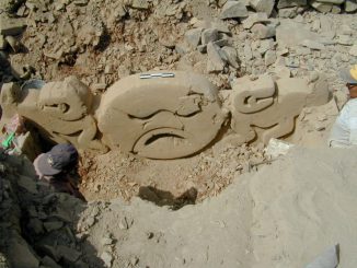 Abbild der beiden weiblichen Füchse mit den mondförmigen Augen, die die Sommersonnenwende symbolisieren. (Bernardino Ojeda / University of Missouri)