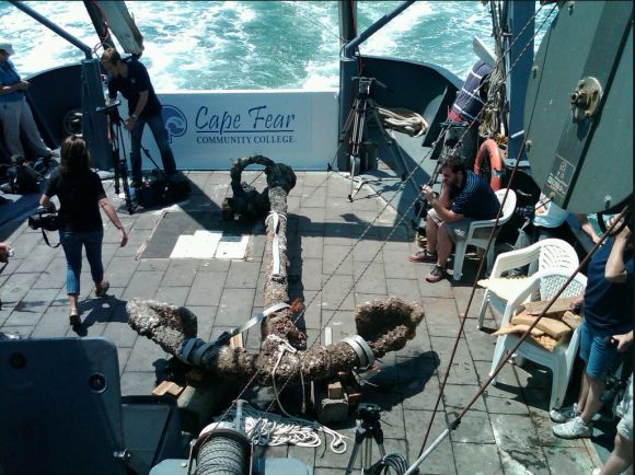 Der Anker der Queen Anne's Revenge an Bord der R/V Dan Moore (NCCulture)