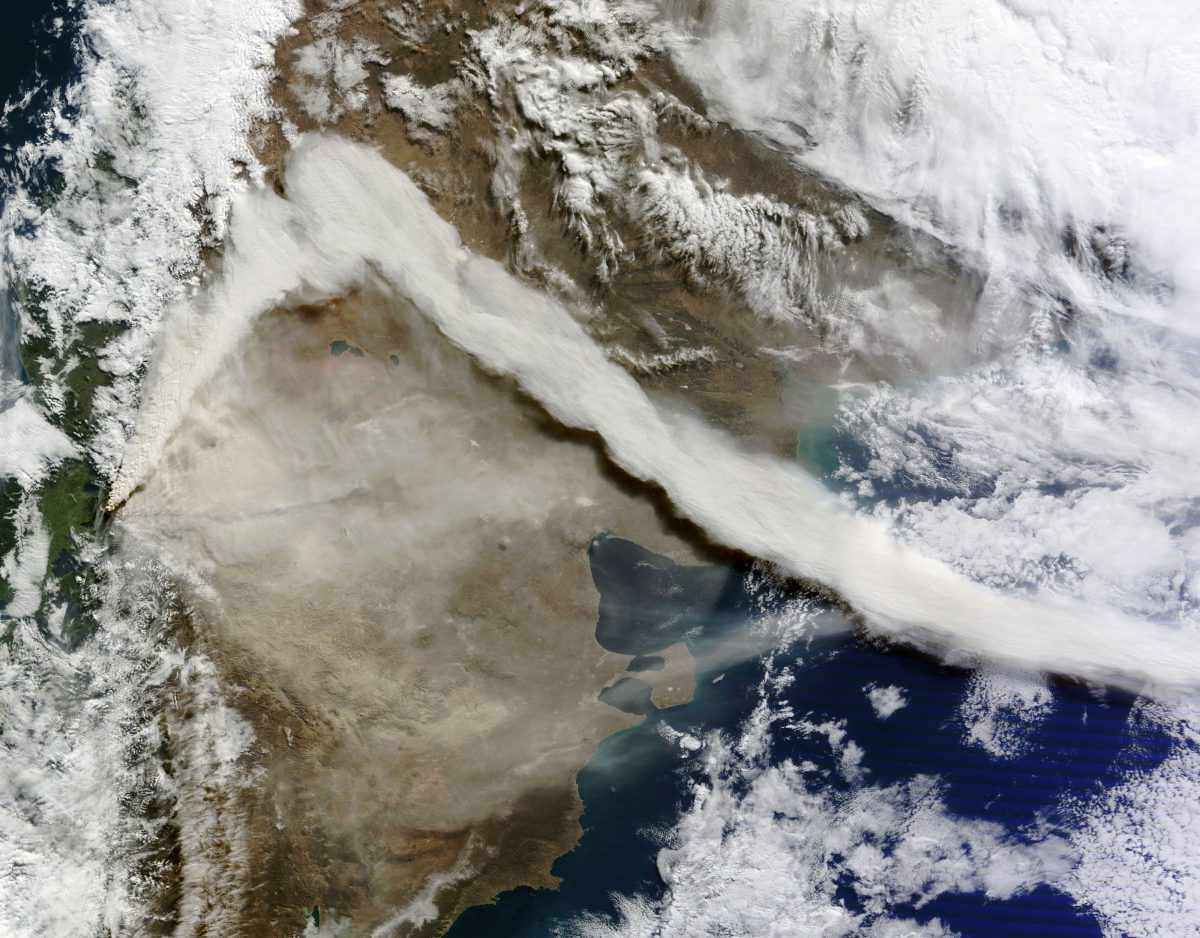 Terra Satellitenbild der Aschewolke (NASA Goddard/MODIS Rapid Response Team)