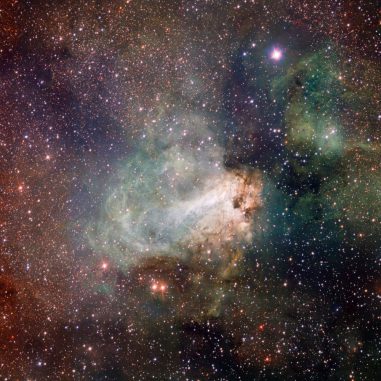 Der Omeganebel (Messier 17) im Sternbild Schütze (ESO/INAF-VST/OmegaCAM. Acknowledgement: OmegaCen / Astro-WISE / Kapteyn Institute)