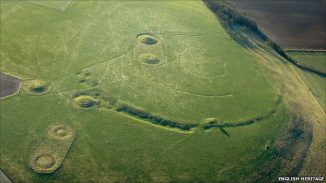 Windmill Hill, ein großes Unterbrochenes Erdwerk in Avebury (English Heritage)