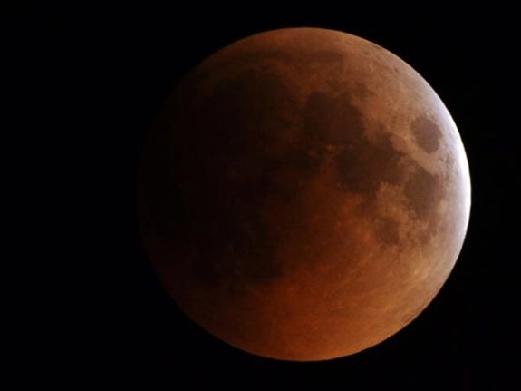 Totale Mondfinsternis vom 15. Juni 2011 / Islamabad, Pakistan (Aamir Qureshi)