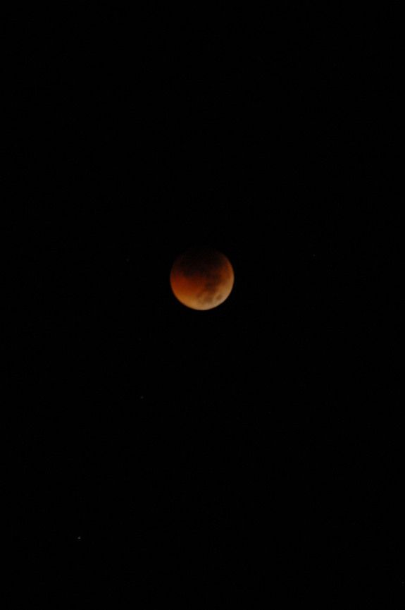 Totale Mondfinsternis vom 15. Juni 2011 / Yogyakarta / Java, Indonesien (Agung Geger)