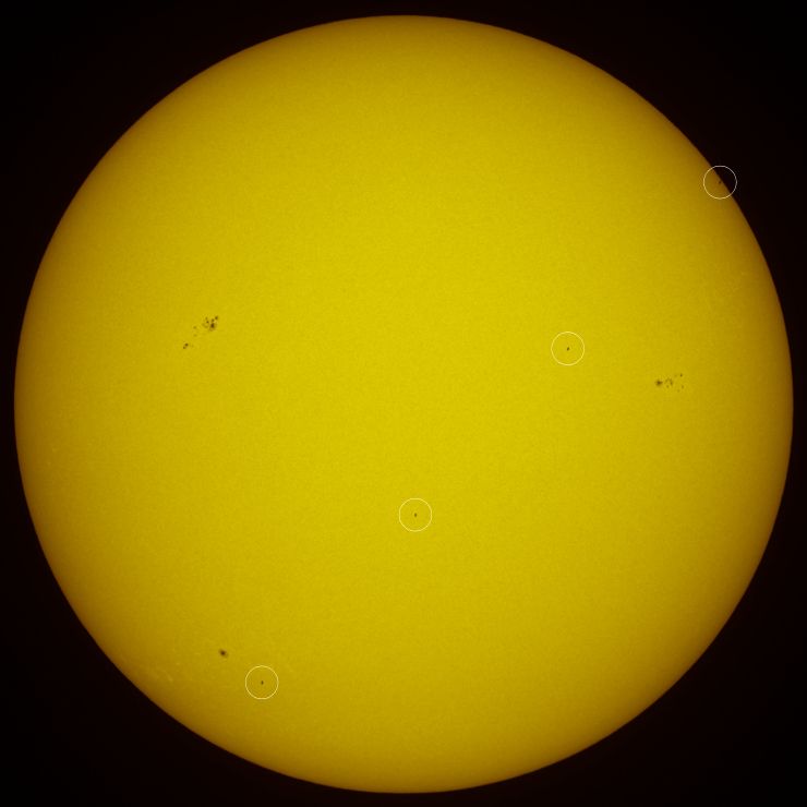 Transit der Atlantis vor der Sonnenscheibe. Beobachtungsstandort: Emden / Deutschland (Thierry Legault)