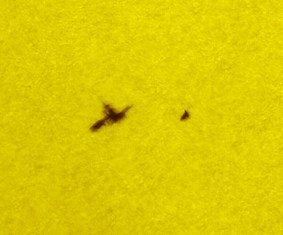 Close-Up der ISS und der Atlantis vor der Sonnenscheibe (Thierry Legault)