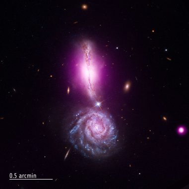 Kompositbild von VV 340 aus optischen Daten und Röntgendaten (X-ray NASA / CXC / IfA / D.Sanders et al; Optical NASA / STScI / NRAO / A.Evans et al.)