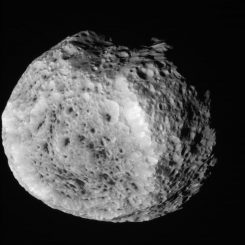 Unbearbeitetes Bild von Hyperion, aufgenommen von der Raumsonde Cassini (NASA / JPL-Caltech / Space Science Institute)