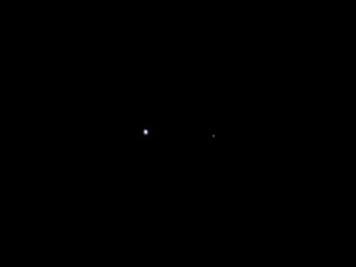 Das Erde-Mond-System, aufgenommen von der Raumsonde Juno aus 9,66 Millionen Kilometern Entfernung (NASA / JPL-Caltech) Das Erde-Mond-System, aufgenommen von der Raumsonde Juno aus 9,66 Millionen Kilometern Entfernung (NASA / JPL-Caltech)
