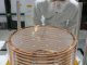 Ein sehr sauberer Knut Skarpaas, SLAC-Ingenieur, mit einer Hälfte des EXO-200-Detektors (Photo courtesy of the EXO Collaboration)