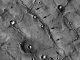 THEMIS-Infrarotaufnahme einer Rille in Hesperia Planum (ASU / NASA /JPL)
