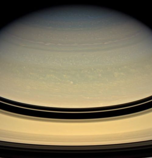 Wolkenwirbel in Saturns oberer Atmosphäre (Courtesy of NASA / JPL / Space Science Institute)