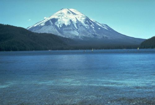 Der Mount St. Helens vor dem Ausbruch (USGS)