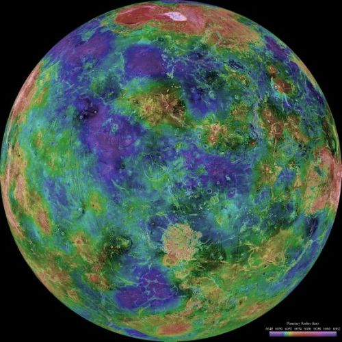 Venus - zentriert auf 0 Grad östlicher Länge (Courtesy of NASA / JPL / USGS)