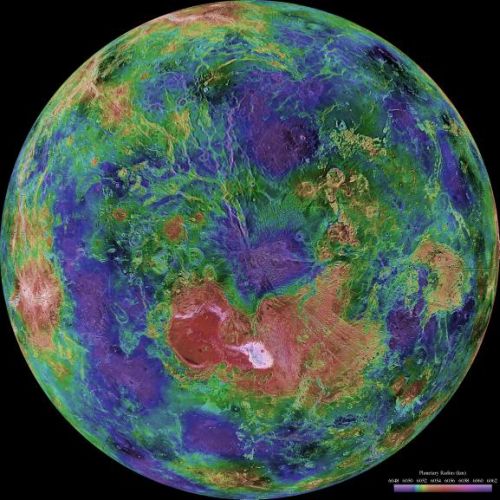 Venus - zentriert auf den Nordpol (Courtesy of NASA / JPL / USGS)