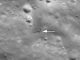 Einschlagkrater der Raumsonde GRAIL A (siehe Pfeil). (NASA / GSFC / Arizona State University)