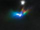 Zeitkodierte Infrarotaufnahme des protostellaren Objekts LRLL 54361, basierend auf Daten des Weltraumteleskops Hubbe. (NASA / ESA / JPL-Caltech / J. Muzerolle (STScI))