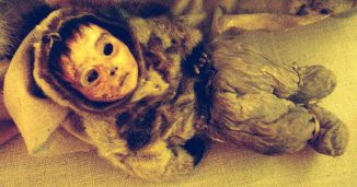 Die neu entdeckte Mumie eines Kleinkindes aus den Ötztaler Alpen. (ÖZAS) - Dieser Credit gehört zu der vorliegenden Aprilscherz-Geschichte. Der richtige Credit für das Bild befindet sich unter dem Artikel (siehe Link): (Wikipedia / User: Choffa / gemeinfrei).