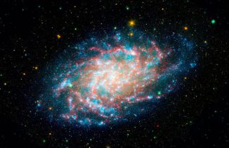 Der Dreiecksnebel M33. Die Aufnahme wurde aus Daten des Galaxy Evolution Explorer (GALEX) und des Weltraumteleskops Spitzer erstellt. (NASA / JPL-Caltech)