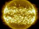 Dieses Kompositbild der Sonne besteht aus 25 Einzelaufnahmen und umfasst den Zeitraum vom 16. April 2012 bis zum 15. April 2013. Es zeigt die Gebiete besonders häufiger Sonnenaktivität in dem Zeitraum. (NASA / SDO / AIA / S. Wiessinger)