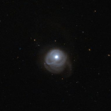Die ultrahelle Infrarotgalaxie 2MASX J05210136-2521450, aufgenommen vom Weltraumteleskop Hubble. (ESA / Hubble & NASA Acknowledgement: Luca Limatola)