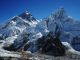 Eine neue Studie findet einen Rückgang von Schnee und Eis im Gebiet um den Mount Everest (zweiter Gipfel von links) und den umgebenden Nationalpark. (Pavel Novak)