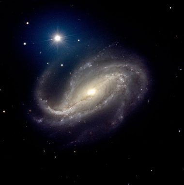 Die Balkenspiralgalaxie NGC 613, aufgenommen vom Very Large Array (VLT) der Europäischen Südsternwarte in Chile. (ESO / P.D. Barthel)
