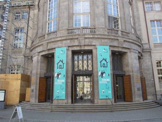 Eingang des Deutschen Museums in München. (astropage.eu)