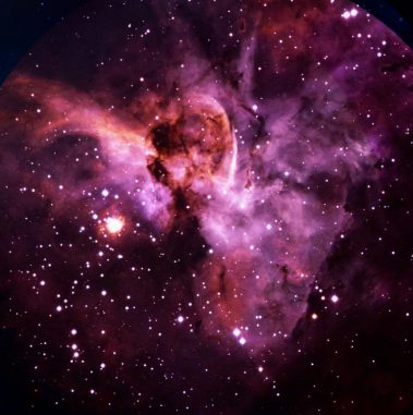 Der Hyperriese Eta Carinae (der helle Fleck links von der Bildmitte) und der Schlüssellochnebel, aufgenommen mit dem 3,6-Meter-Teleskop der Europäischen Südsternwarte in Chile. (ESO) Der Hyperriese Eta Carinae (der helle Fleck links von der Bildmitte) und der Schlüssellochnebel, aufgenommen mit dem 3,6-Meter-Teleskop der Europäischen Südsternwarte in Chile. (ESO)