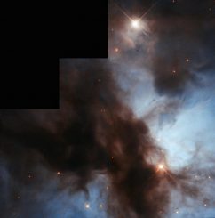 Der Nördliche Trifidnebel NGC 1579, aufgenommen vom Weltraumteleskop Hubble. (ESA / Hubble & NASA; Acknowledgement: Bruno Conti)