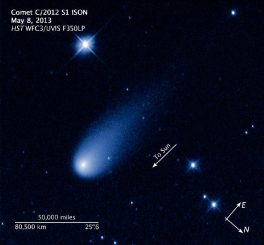 Der Komet ISON, aufgenommen vom Hubble Space Telescope. (NASA, ESA, and Z. Levay (STScI / AURA))