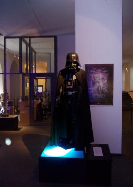 Darth Vader aus der Star-Wars-Saga, eine der symbolträchtigsten Figuren des Science-Fiction-Genres. (astropage.eu)