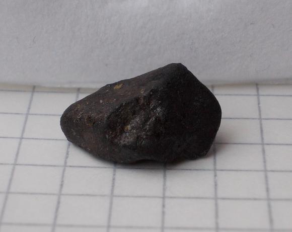 Ein kleines Fragment des Tscheljabinsk-Meteoriten. (astropage.eu)