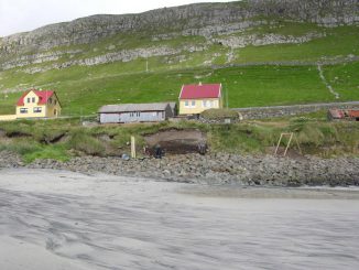 Dieses Bild zeigt eine Ausgrabung als Reaktion auf Erosion an der Küstenlinie. (Dr. Mike J. Church, Durham University)