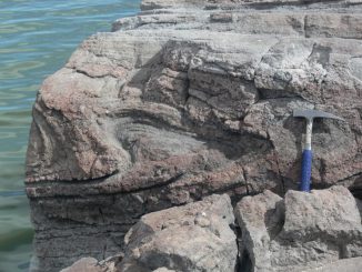 Viele Kilometer von dem Ort einer acht Millionen Jahre alten Eruption des Yellowstone-Supervulkans entfernt, haben Forscher Belege für fließende Lava gefunden. (Graham Andrews, assistant professor at California State University Bakersfield)