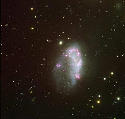 Die irreguläre Galaxie NGC 1427A, basierend auf Daten, die im November 2002 und Januar 2003 mit dem Very Large Telescope der Europäischen Südsternwarte in Chile gesammelt wurden. (ESO)