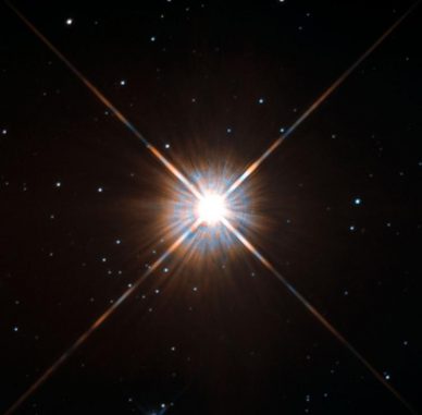 Der sonnennächste Stern Proxima Centauri. Die Aufnahme stammt von der Wide Field and Planetary Camera 2 an Bord des Hubble Space Telescope. (ESA / Hubble & NASA)