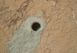 Ein Bohrloch in frühzeitlichem Sedimentgestein auf dem Mars. (Image courtesy of Imperial College London)