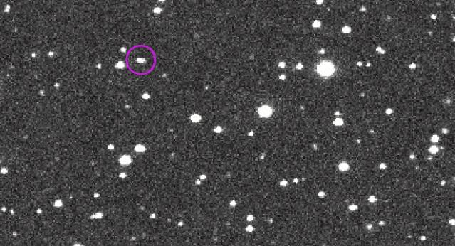Der erste neu entdeckte Asteroid des Jahres 2014 (Kreis) mit der Bezeichnung 2014 AA trat wahrscheinlich in die Erdatmosphäre ein und verglühte vollständig. (CSS / LPL / UA)