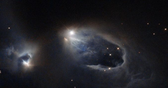 Der sehr junge Stern V633 Cassiopeiae schleudert Materie in den interstellaren Weltraum, die mit bereits vorhandenen Gas- und Staubwolken kollidiert und Herbig-Haro-Objekte bildet. (ESA / Hubble & NASA; Acknowledgement: Gilles Chapdelaine) Der sehr junge Stern V633 Cassiopeiae schleudert Materie in den interstellaren Weltraum, die mit bereits vorhandenen Gas- und Staubwolken kollidiert und Herbig-Haro-Objekte bildet. (ESA / Hubble & NASA; Acknowledgement: Gilles Chapdelaine)