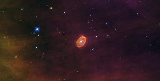Hubble-Aufnahme des Objekts [SBW2007] 1. Der Riesenstern im Zentrum des ringförmigen Nebels könnte bald als Supernova explodieren. (ESA/Hubble & NASA, Acknowledgement: Nick Rose)