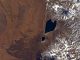 Satellitenaufnahme zweier Seen in der Atacama-Wüste. Oben der herzförmige Miscanti-See und darunter der kleinere Miñiques-See. (JAXA / ESA)