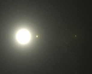 Der Polarstern ist eigentlich ein Dreifachsystem. Diese nicht maßstabsgerechte, künstlerische Darstellung zeigt die drei Mitglieder des Systems. Der Polarstern selbst (Polaris Aa) ist ein Stern des Spektraltyps F. (Greg Bacon (STScI))