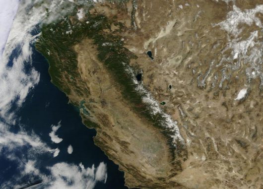 Satellitenaufnahme der U.S. Sierra Nevada in Kalifornien, USA. (NASA)