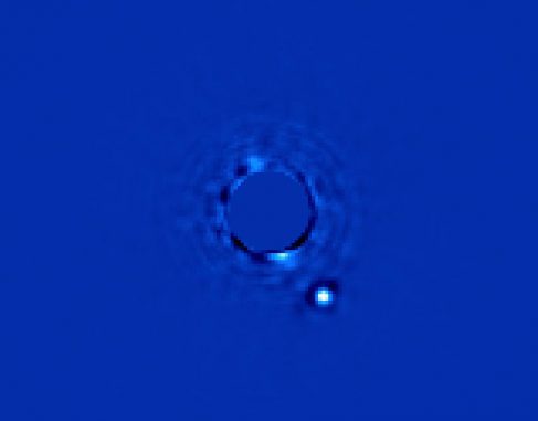 Das First Light des Gemini Planet Imager zeigt den Exoplaneten Beta Pictoris b. Das Licht seines Zentralsterns Beta Pictoris wurde künstlich blockiert. (Gemini Observatory / Processing by Christian Marois, NRC Canada) Das First Light des Gemini Planet Imager zeigt den Exoplaneten Beta Pictoris b. Das Licht seines Zentralsterns Beta Pictoris wurde künstlich blockiert. (Gemini Observatory / Processing by Christian Marois, NRC Canada)